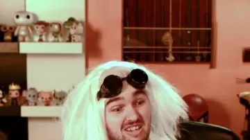 Peluca doc brown vista en Las nuevas aventuras de Aladdin - 50/50 (reseña) por Linksthesun