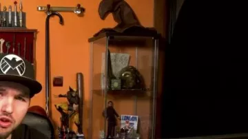 Dragon Priest Mask (Skyrim) visto en Polisse - 50/50 (revisión) (Linksthesun)