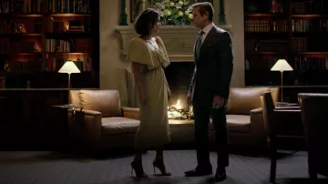 Las bombas doradas con purpurina de Cristal Flores Carrington (Nathalie Kelley) en Dinastía S01E14