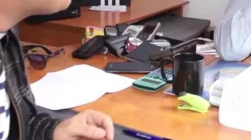 calculadora casio vista en Madame Pavoshko - Black M (review) (versión de respeto) por linksthesun