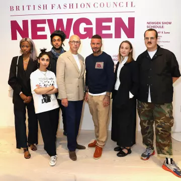 Le pullover bleu Union jack que porte David Bekcham sur son compte Instagram