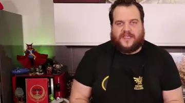 La figurine Doctor Strange de Gastronogeek (Thibaud Villanova) dans sa video "recette Wakfu- La blanquette d'Alibert"