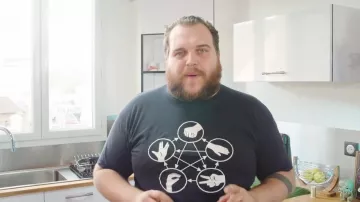 T-shirt The Big bang theory of Gastronogeek (Thibaud Villanova) in the video "Recipe Lord of the Rings - Easy Lembas"