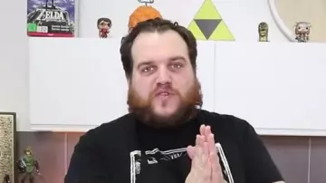 The lamp Triforce Zelda of Gastronogeek (Thibaud Villanova) in his video "Recipe The Legend of Zelda - The Cake Monster"