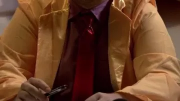 corbata roja vista en canciones francesas: el momento en que metió la pata (reseña) por Linksthesun