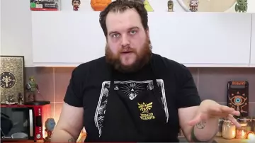 Figure Link Legend of Zelda of Gastronogeek (Thibaud Villanova) in his video "Recipe The Legend of Zelda - The Cake Monster"