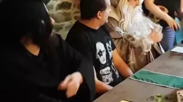 Doctor who/kiss camiseta del video de linksthesun "Vlog - On the set of the Attic Player!"