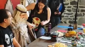 Camiseta Jawbreaker de Sungeek del video de Linksthesun "Vlog - On the set of the Attic Player!"