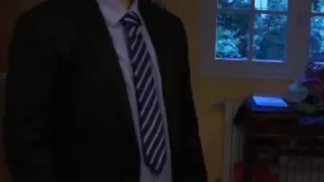 Corbata azul y blanca