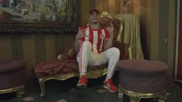 La camiseta Adidas del equipo de fútbol Olympiakos (Grecia) usada por Mister V en su clip GVille