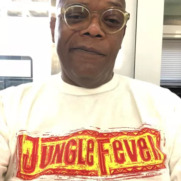 The t-shirt 40 Acres and a mule 'Jungle Fever' Samuel L. Jackson on Instagram