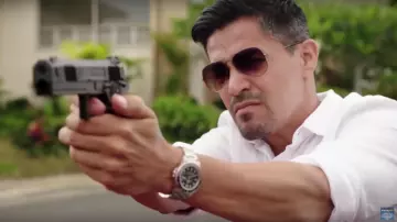 La paire de lunettes de soleil Aviator portée par Thomas Magnum (Jay Hernandez) dans la série Magnum P. I. (Saison 1 Épisode 1)