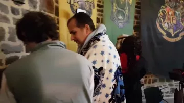 Plaid Serdaigle Harry Potter en el video de Linksthesun "Vlog - ¡En el set del jugador del ático!"