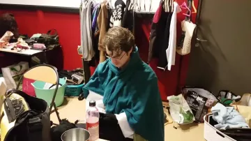 Plaid en el video de Linksthesun "Vlog - ¡En el set del reproductor del ático!"