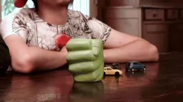 Mug Fist of Hulk visto en The New Adventures of Aladdin - 50/50 (reseña) (Linksthesun)