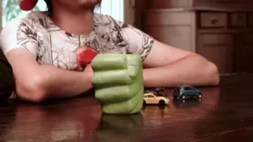 Mug Fist of the Hulk seen in The New Adventures of Aladdin - 50/50 (critical) (Linksthesun)