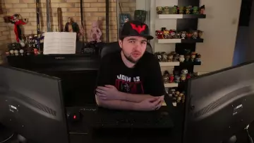 Casquette Batman Beyond vue dans Jul - Wesh alors (critique) (Linksthesun)