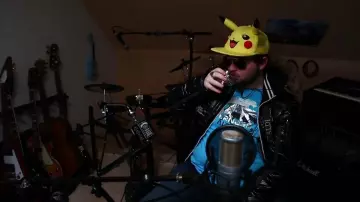 Casquette Pikachu (+oreilles) vue dans Jul - Wesh alors (critique) (Linksthesun)