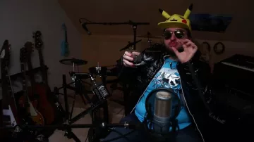 Chaqueta negra con capucha vista en Jul - Wesh then (revisión) (Linksthesun)