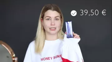 The basis of skin tone Estee Lauder to Enjoy Phoenix tested in his video "I'm testing the worst products Zipporah"