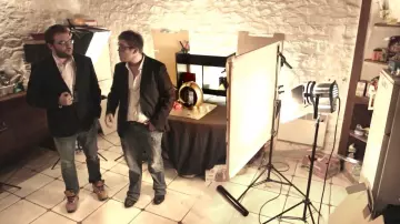 Spotlight continuous studio light seen in The Green Line - 50/50 (critical) (Linksthesun)