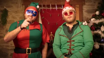 Red Christmas Ball visto en Le Point - Diciembre 2016 (Linksthesun)