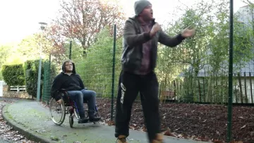 Ssics Black Pants visto en I Am - BigFlo & Oli (reseña) (Linksthesun)