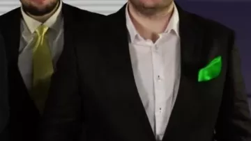 Portada de traje verde vista en I am - BigFlo & Oli (reseña) (Linksthesun)