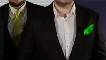 Pochette de costume verte vue dans Je suis - BigFlo & Oli (critique) (Linksthesun)