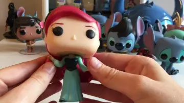 La figurine funko pop d'Ariel la petite sirène dans la vidéo youtube  Ma Collection De Figurine FunkoPop Disney de La Caprichieuse