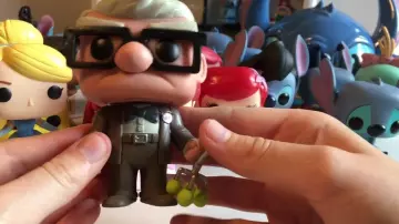 La figurine funko pop de Carl dans la vidéo youtube Ma Collection De Figurine FunkoPop Disney de La Caprichieuse