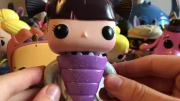 The figurine funko pop Vaiana Young in the  video My