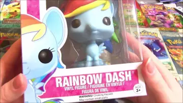 La figurine funko pop My Little Pony  Rainbow Dash dans la vidéo youtube Ma Collection de POP My Little Pony ! de  MissJirachi