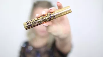 The mascara Tart Enjoy Phoenix in The video Look festive 2017