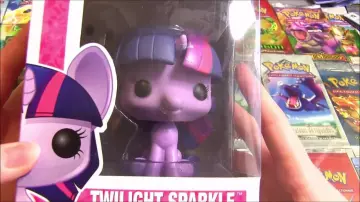 La figurine funko pop My Little Pony  Twilight Sparkle dans la vidéo youtube Ma Collection de POP My Little Pony ! de MissJirachi