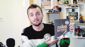 Le livre Tourne la page de Squeezie présenté sur sa chaîne Youtube