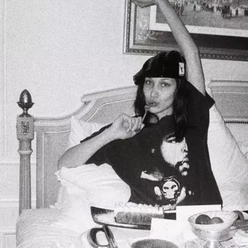 The black beret Alexander Wang x Kangol Bella Hadid on his account Instagram