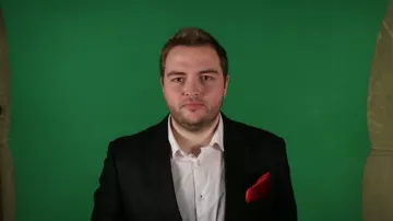 Portada de traje de hombre rojo vista en No pero viste lo que estás escuchando 16 - Blooper (Linksthesun)