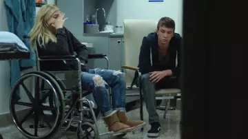 La paire de Ugg portée par Susannah Cahalan (Chloë Grace Moretz) dans Brain on Fire