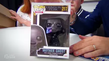 The figurine funko pop Mother's Ghost in the youtube video 3 all-new minifigures funko pop horror, Family Geeky
