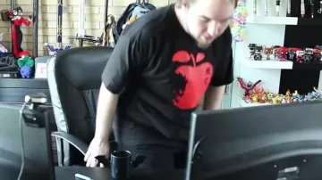 Camiseta de Adicción Mortal vista en Point Culture en Mangas 4 (Linkstehsun)