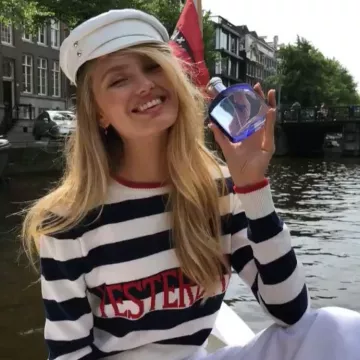 The pull Marinière "Yesterday" by Alberta Ferretti, worn by Romee Strijd on Instagram