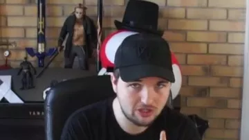 Casquette Watch Dogs vue dans Magic in the air - Magic System (crítica) (Linksthesun)