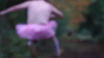 Tutu rose pour homme vu dans Magic in the air - Magic System (crítica) (Linksthesun)