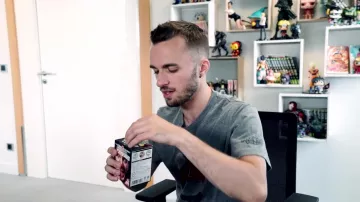 Le kit d’épilation nasale Gosso dans la vidéo "J'essaye des objets étranges" de Squeezie