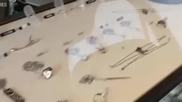 Pendant in the video of LInksthesun Vlog - LinksTheSun to Geek Faëries 2017