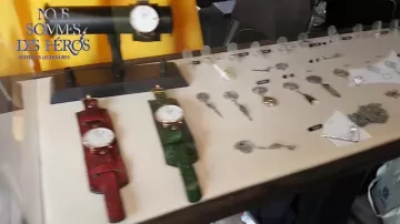 Watch Iam the red watch in the video linksthesun Vlog - LinksTheSun to Geek Faëries 2017