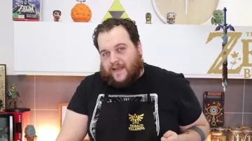 The figurine Funko Pop Cthulhu of Gastronogeek (Thibaud Villanova) in his video "Recipe The Legend of Zelda - The Cake Monster"