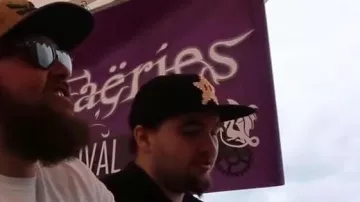 Auriculares Mario en el vídeo de LInksthesun Vlog - LinksTheSun en Geek Faëries 2017