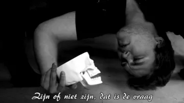 Cráneo de bolsillo vacío en el video de Linksthesun - Último baile - Indila (revisión) [Recarga de plataforma móvil]